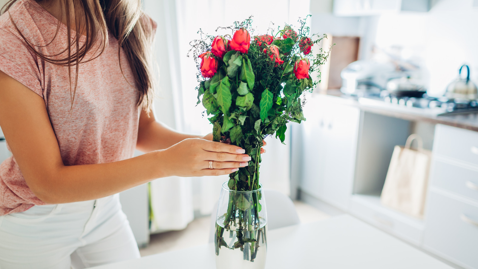 Top Designer Wants You To Swap Flower Vases With This Beautiful Alternative