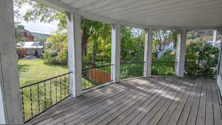 Round back deck
