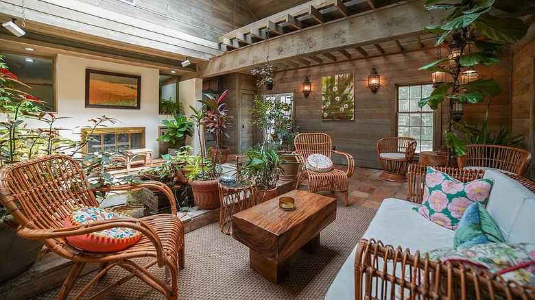 front sitting area