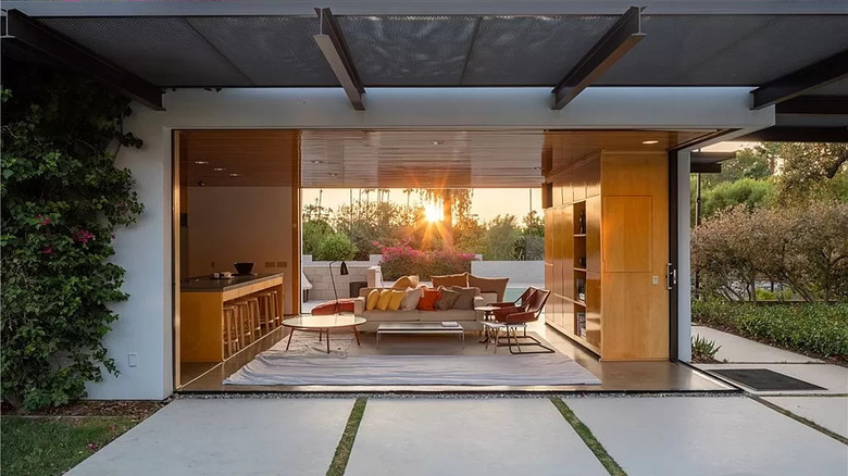 patio with kitchen