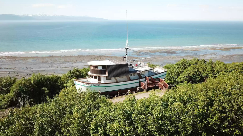 converted boat home