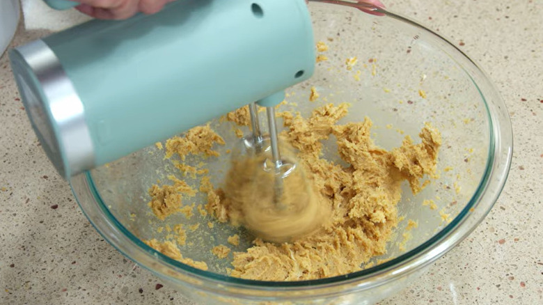 Person using Aldi hand mixer