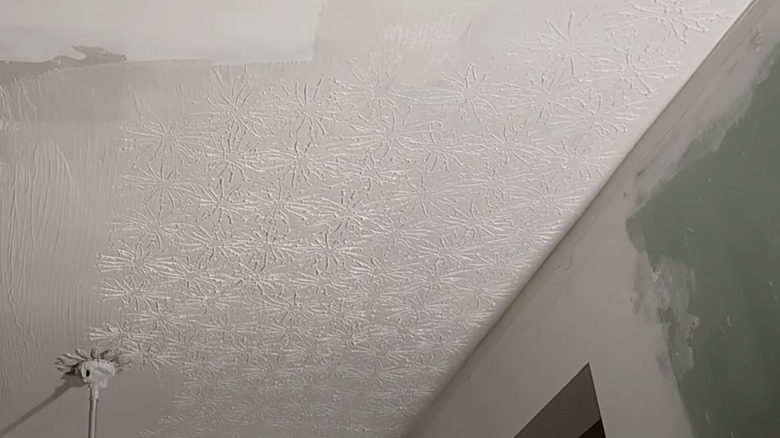 A mop is used to create a stomp ceiling texture