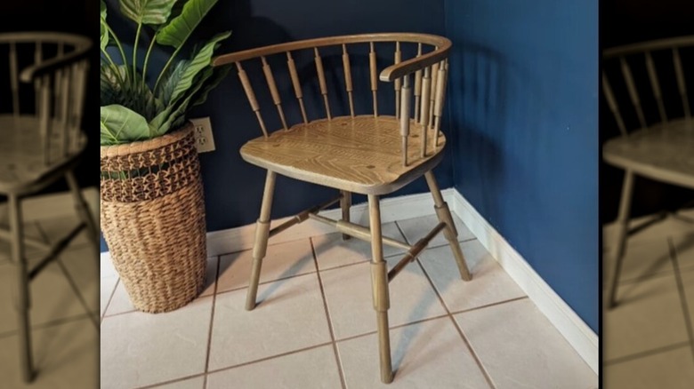 O and G Atlantic elbow chair in a corner