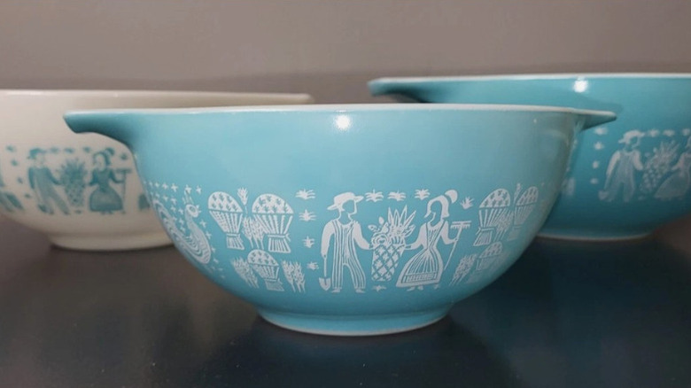 vintage pyrex pieces turquoise amish pattern