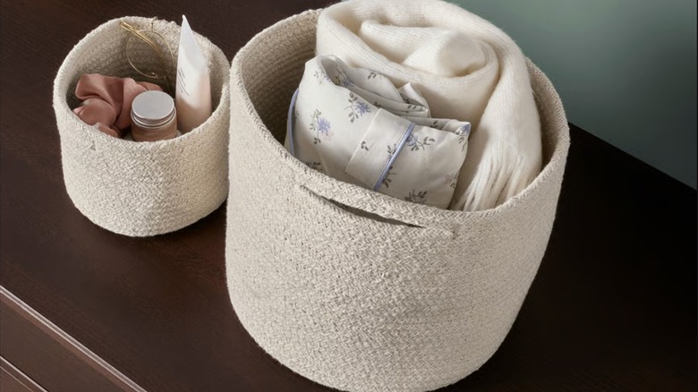 TJABBIG Basket holding some lightweight blankets