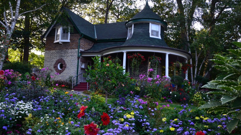 Kew Williams cottage garden house