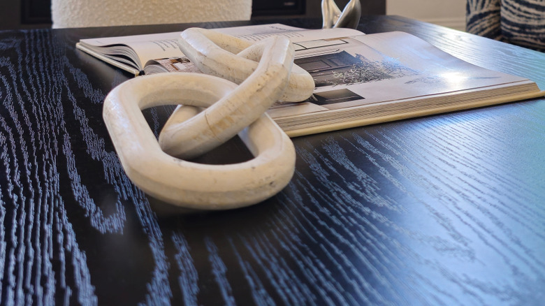 white marble chain link decor on table