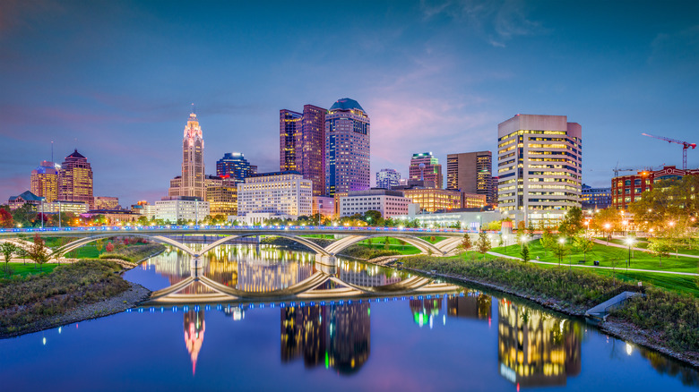 Columbus skyline at night