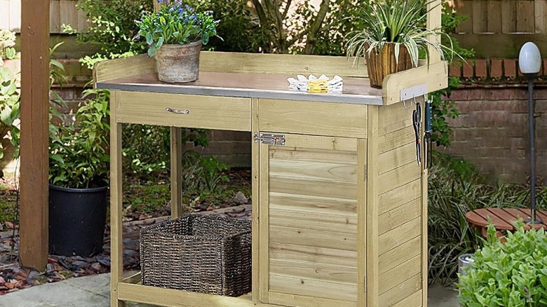 Gardening bench and workspace for potting