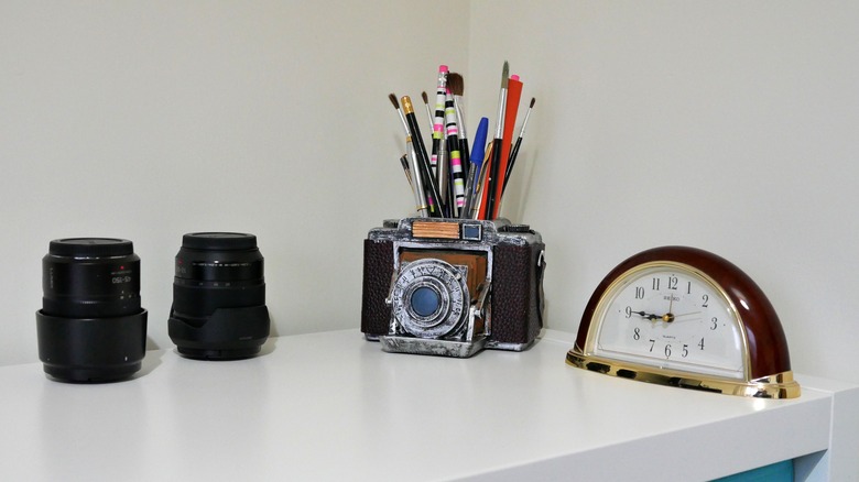 camera art supply holder