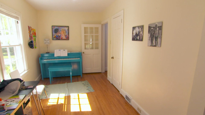 kids room with piano