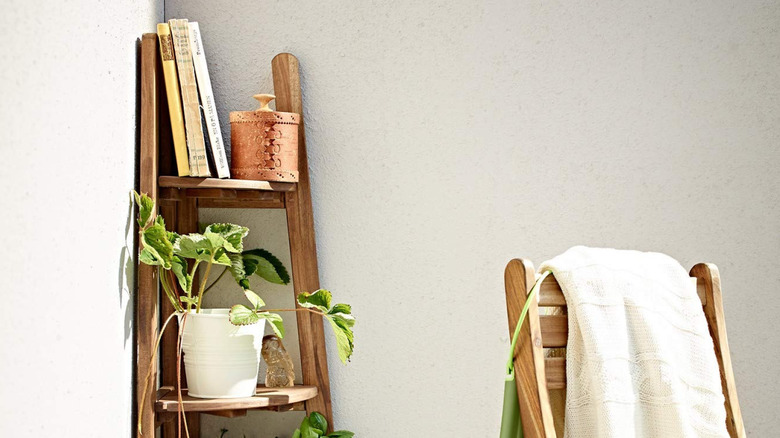 Corner shelf with books