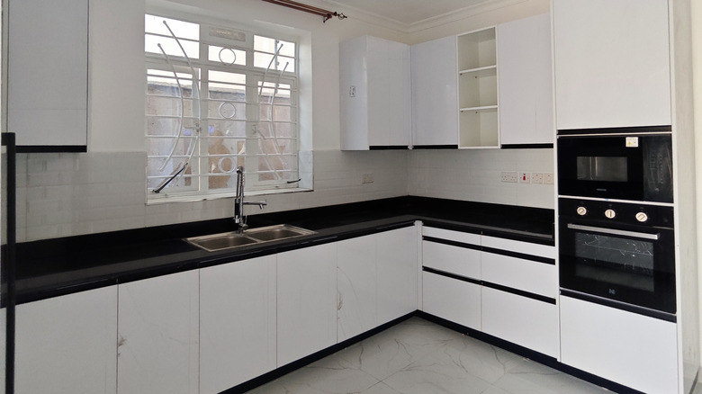 L-shaped kitchen layout