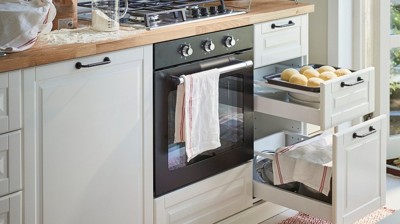 IKEA HILDEGUN kitchen towel on oven handle