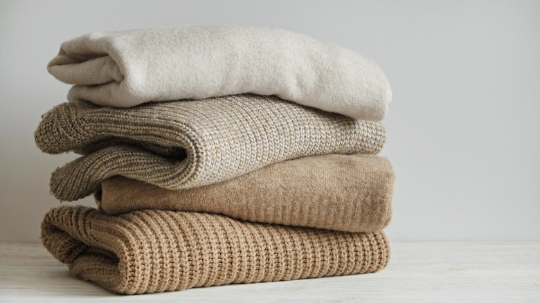 The Adorable Way To Style A Plain Basket Using An Old Sweater