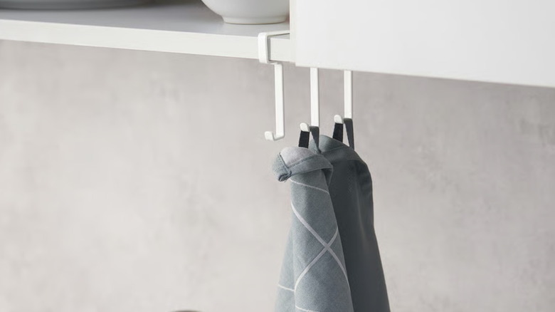The IKEA PÅLYCKE clip-on rack holding dish towels