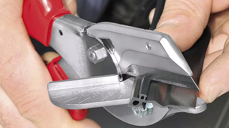 Knipex miter shears in use