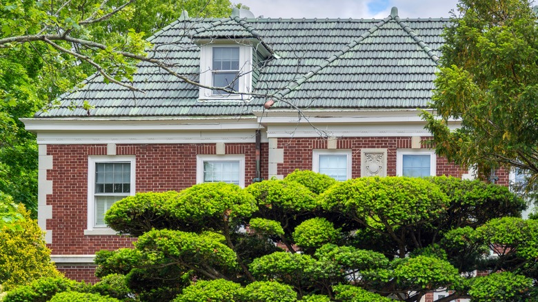Brick house with quoins