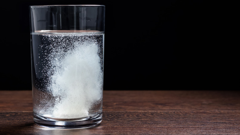 alka seltzer dissolving in water