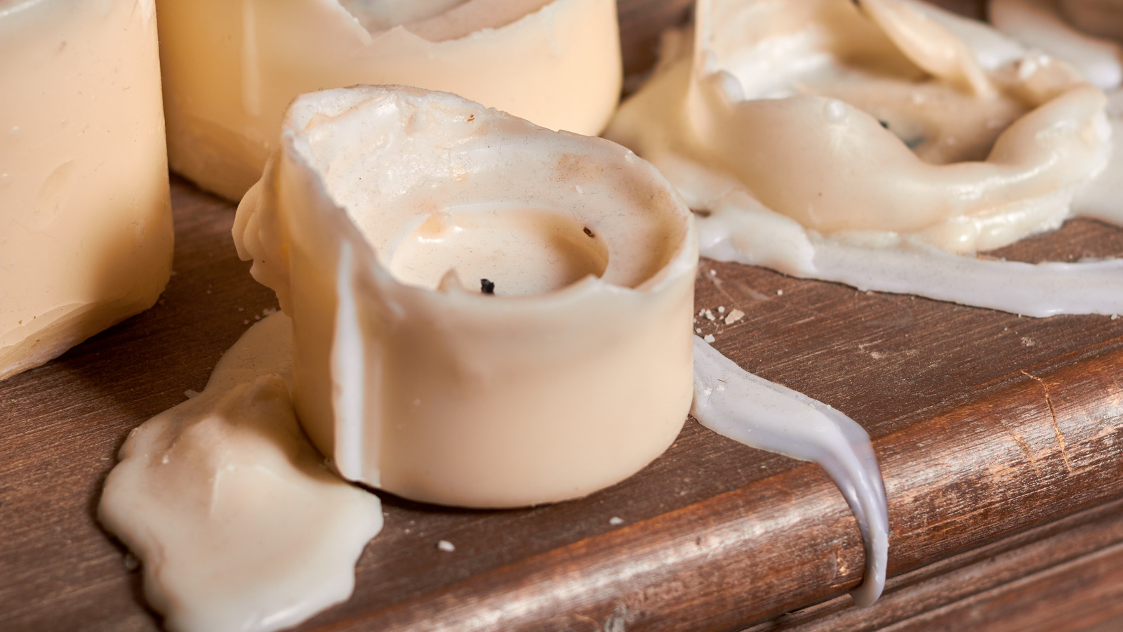 The Aluminum Foil Hack You Need To Dispose Of Candle Wax Without The Mess