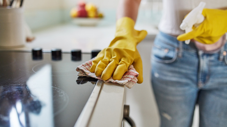 cleaning stove edge