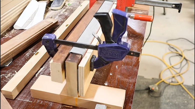 A clamping jig for square LVP stair nosings