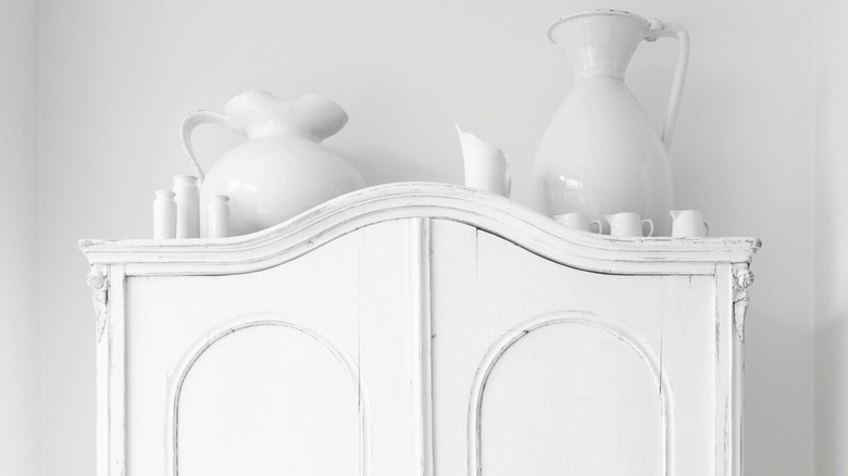 A white Gustavian cabinet