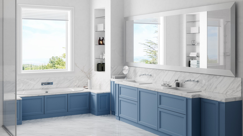 Blue and white coastal bathroom