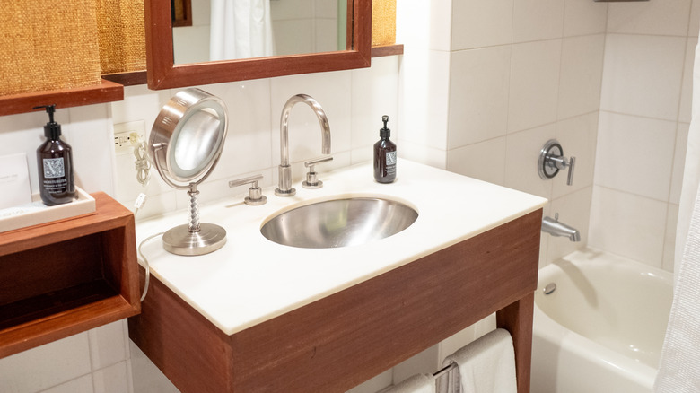 Modern bathroom with mismatched metal fixtures.