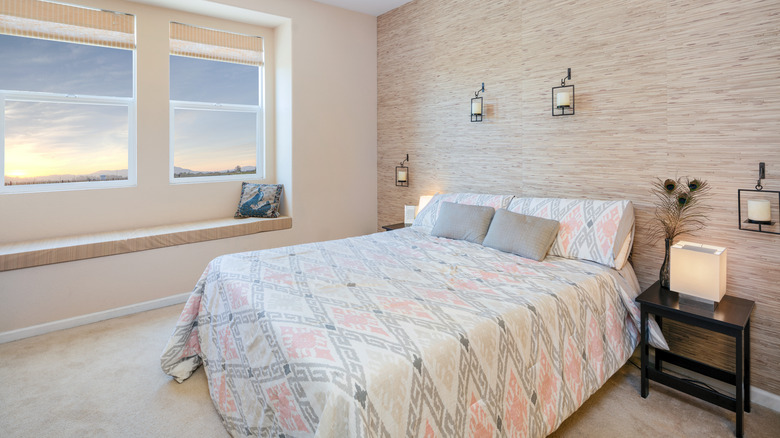 grasscloth in bedroom