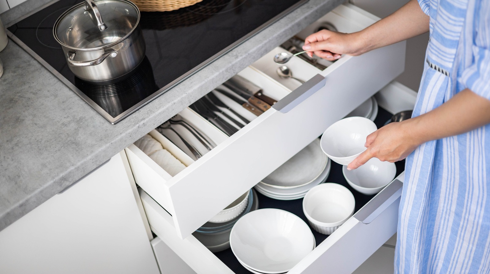 Kitchen Dish Drawer Systems Guide - Why Store Plates in Drawers