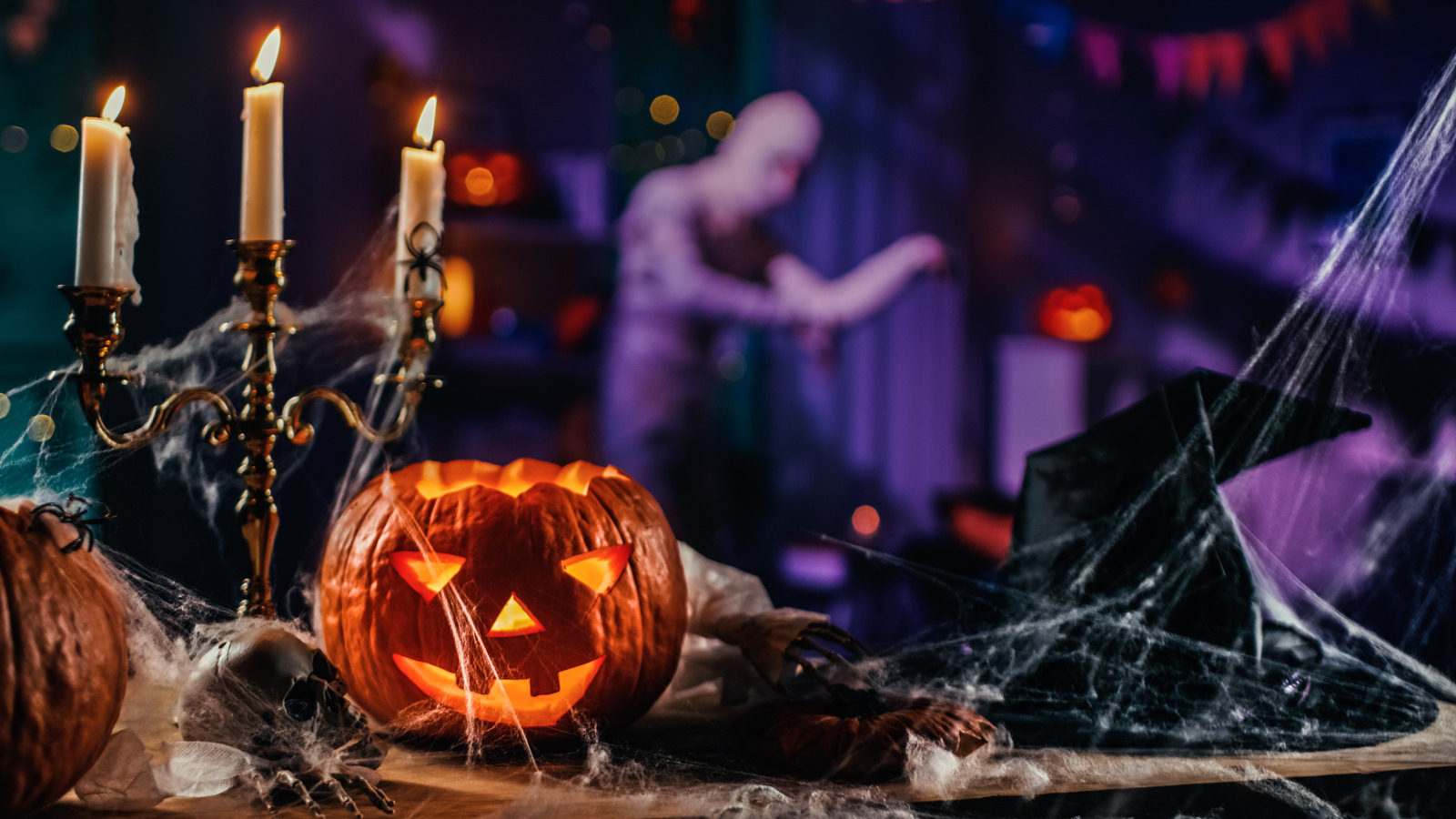 The Best 2022 Halloween Decorations On Amazon