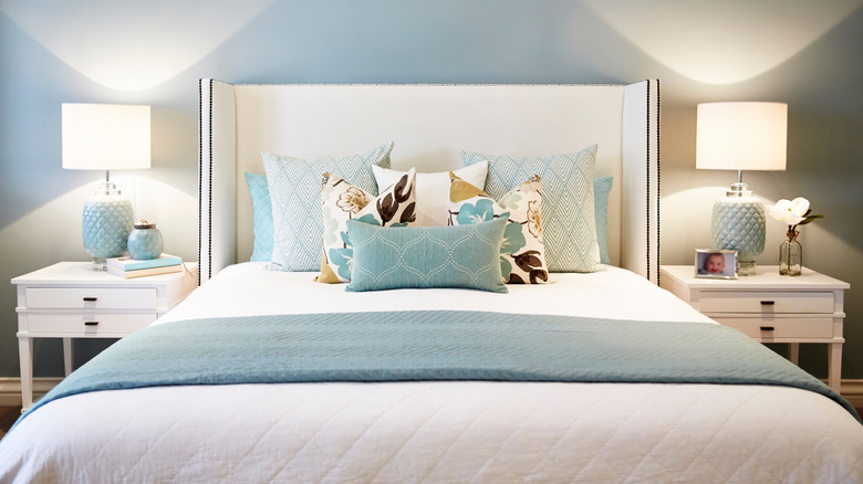 aqua blue accent wall in bedroom