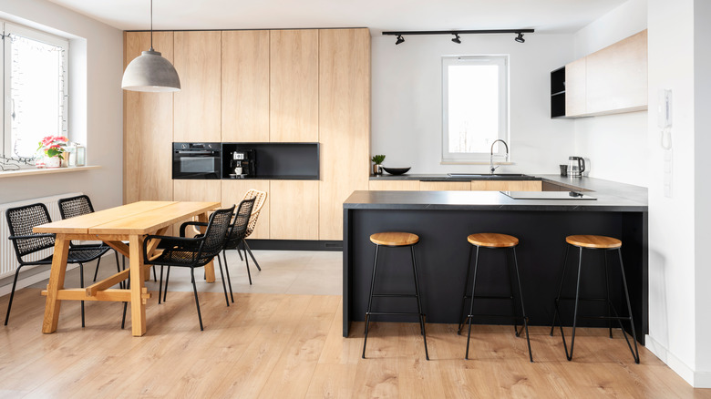 Kitchen with picnic table