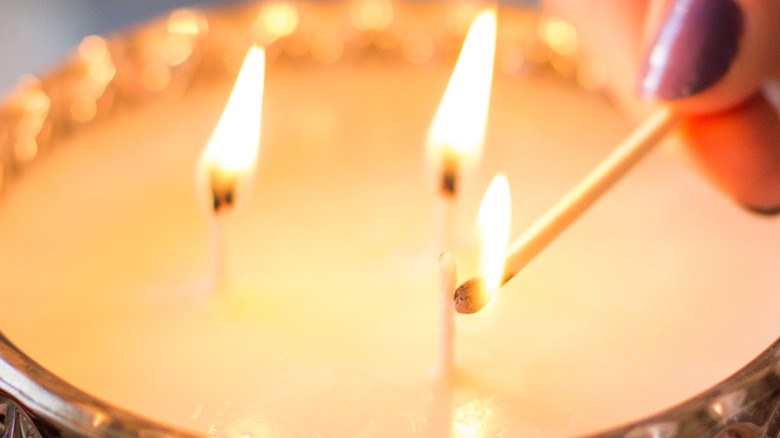 candle with three wicks