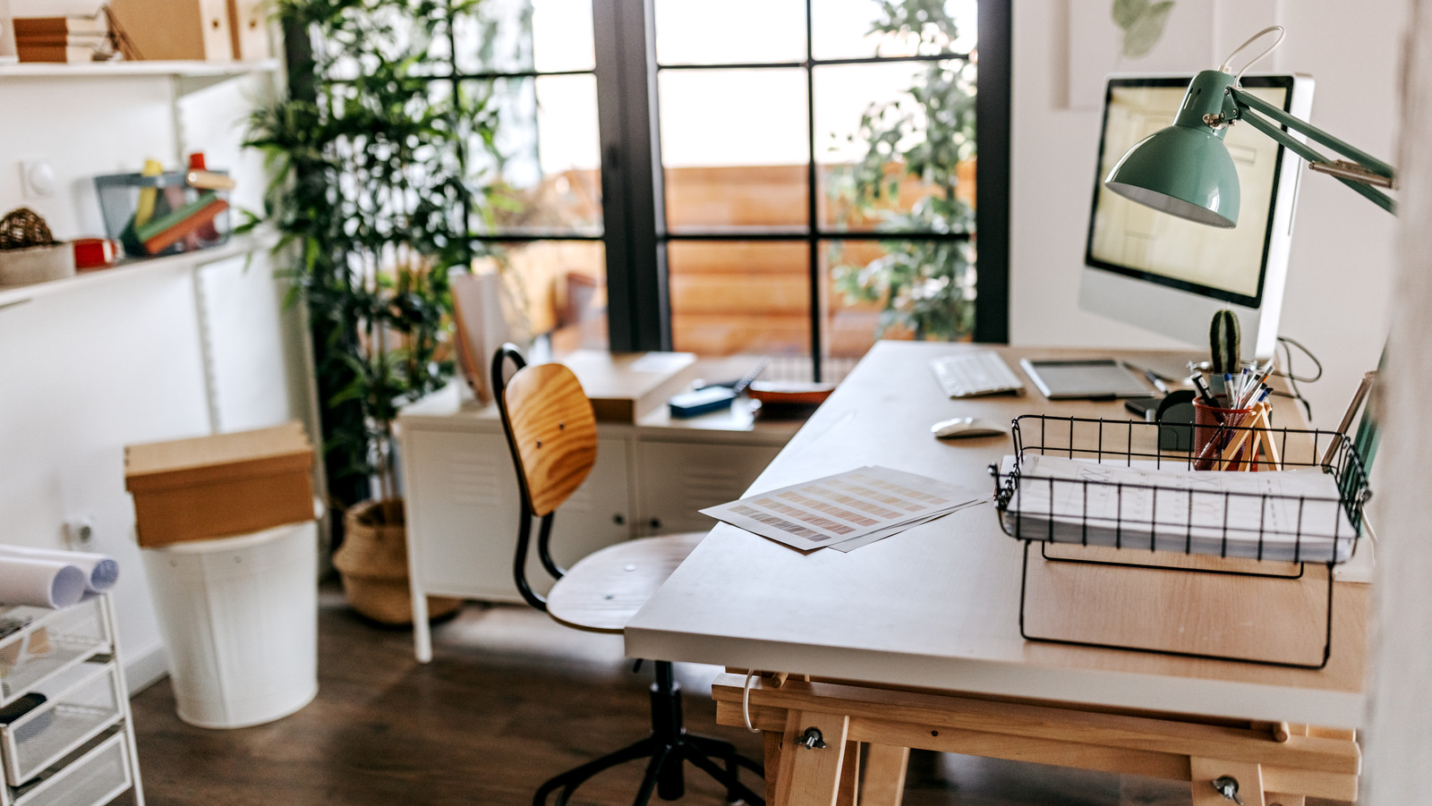 The Best Essential Oil Scent To Add To Your Home Office