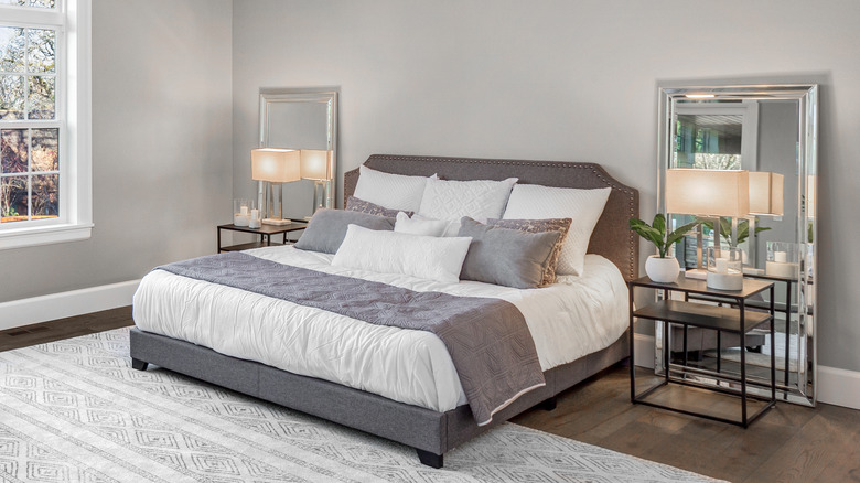 A luxury bedroom 