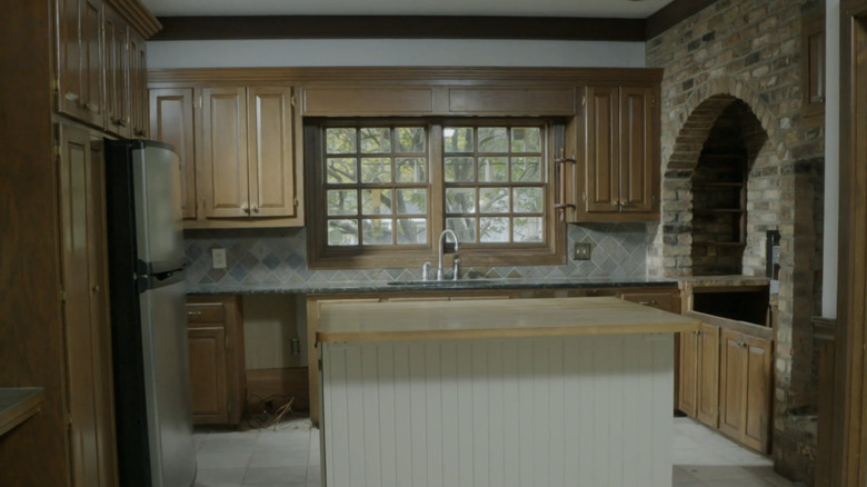 Dark, awkward 90s kitchen