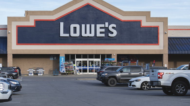 The outside of the front of a Lowe's parking lot.