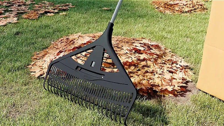Suncast leaf rake