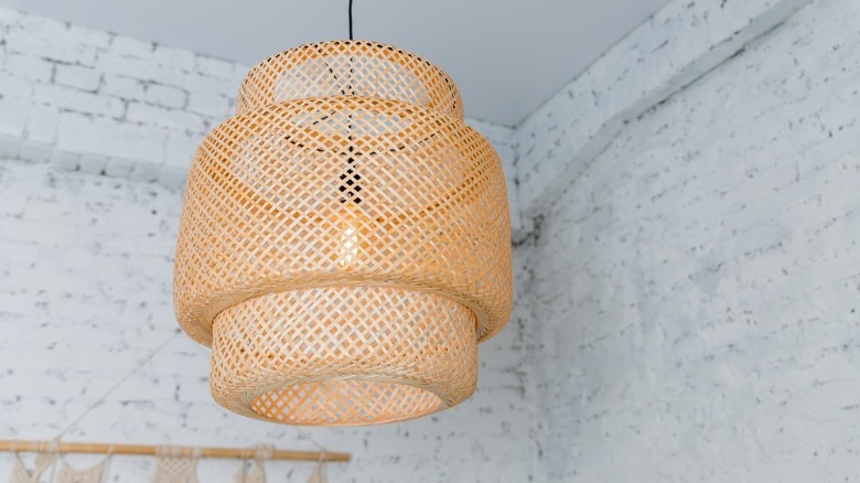 Wicker lampshade hanging light 