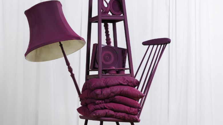 Sculpture light maroon color 