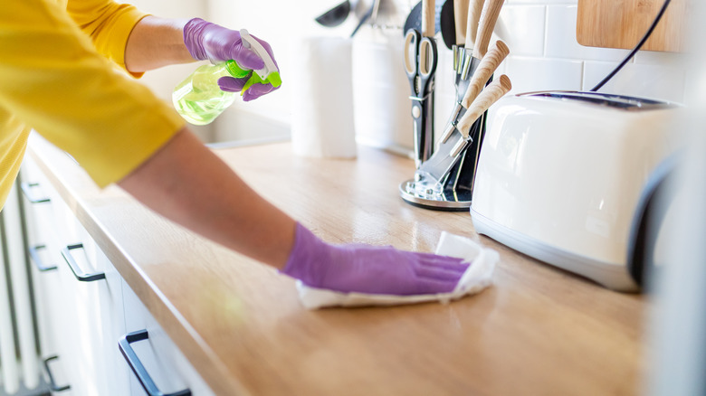 Hand wipes laminate countertops