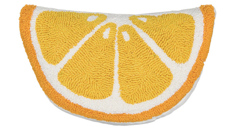 Lemon-shaped pillow in box