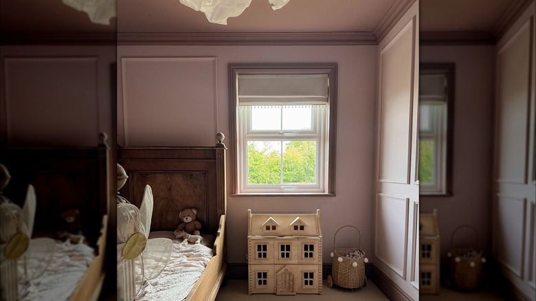 A mauve room with a darker mauve ceiling illuminated by a window