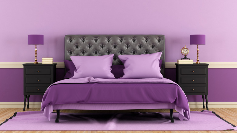 Bedroom in shades of purple