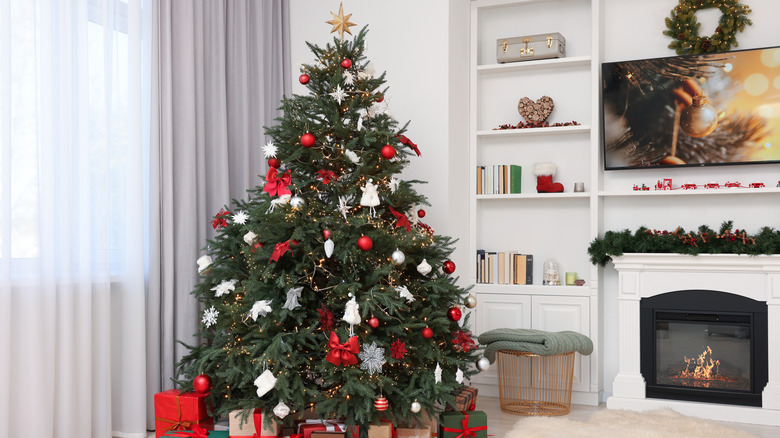 a well decorated artificial christmas tree in a family room