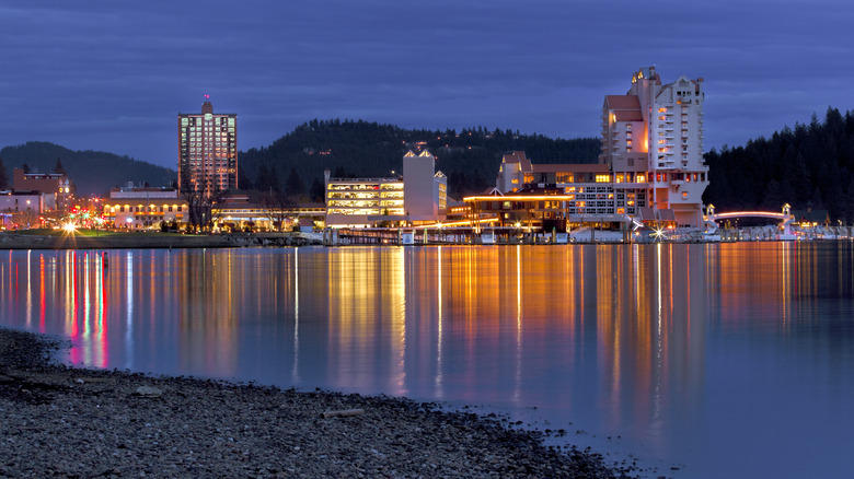 Coeur d'Alene at night