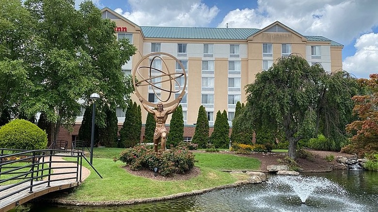 Atlas statue in Innsbrook